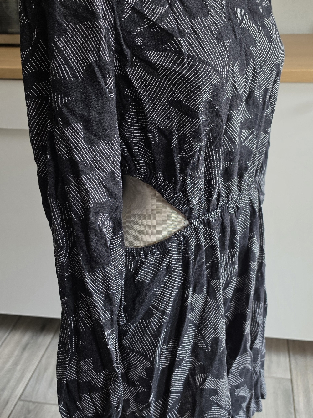 Universal Thread Black and White Patterned Side-Cut Dress